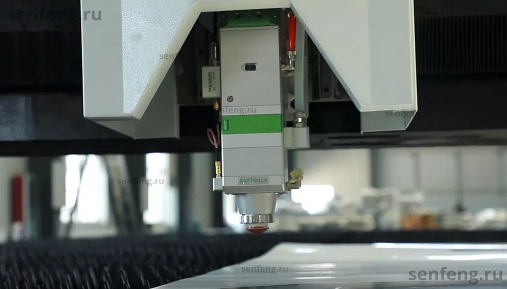 Senfeng SF12030TX - широкоформатный станок для лазерной резки листового металла. Возможность резки со скосом под углом 45°. Рабочее поле 12000х3000. Мощность от 6 до 100 кВт.