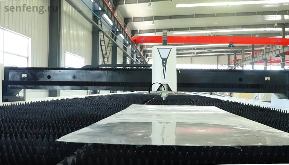Senfeng SF12030TX - широкоформатный станок для лазерной резки листового металла. Возможность резки со скосом под углом 45°. Рабочее поле 12000х3000. Мощность от 6 до 100 кВт.