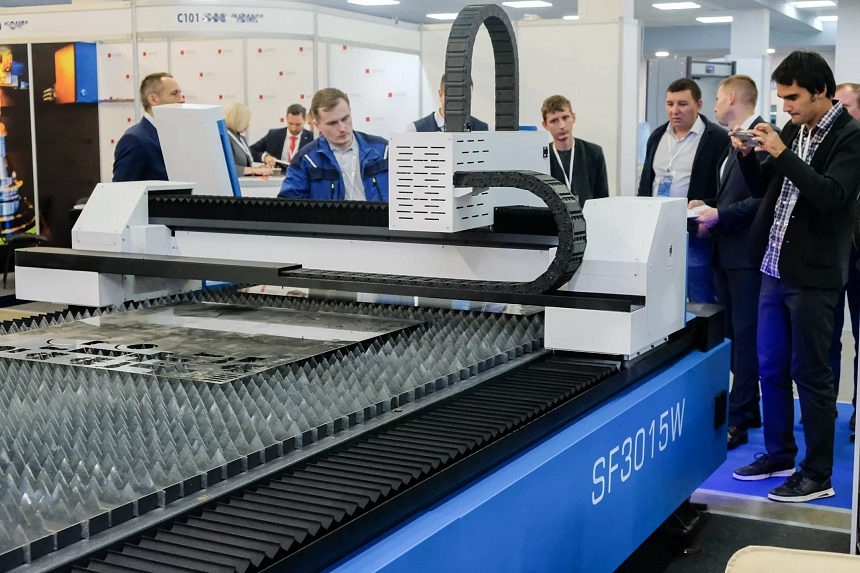 Senfeng SF3015W – лазерный станок резки металла открытого типа c системой управления Weihong. Рабочее поле 3000х1500 мм. Мощность от 1,5 до 4 кВт.