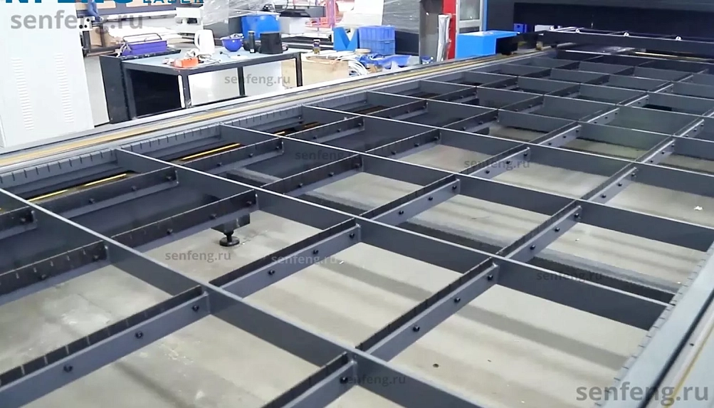 Senfeng SF3015H4 - высокомощный станок лазерной резки металла с защитой кабинетного типа и системой сменных столов. Рабочее поле 3000х1500 мм. Мощность от 6 до 60 кВт.