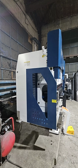 Senfeng BDE13032 - листогибочный пресс средней мощности, усилие гиба 130 тонн, длина заготовки до 3200 мм