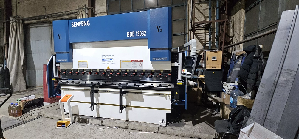 Senfeng BDE13032 - листогибочный пресс средней мощности, усилие гиба 130 тонн, длина заготовки до 3200 мм