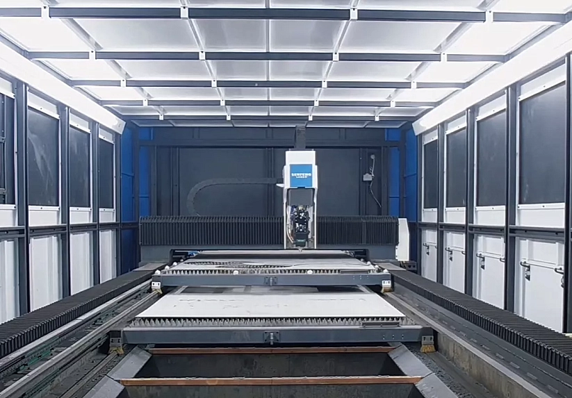 Senfeng SF6020H4 – высокомощный станок лазерной резки металла с защитой кабинетного типа и системой сменных столов. Рабочее поле 6000х2000 мм. Мощность от 6 до 60 кВт.