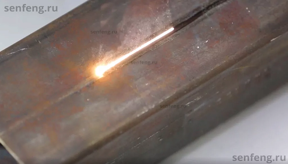 Senfeng SF2000HC - оптоволоконный аппарат лазерной очистки металла. Мощность 2 кВт.