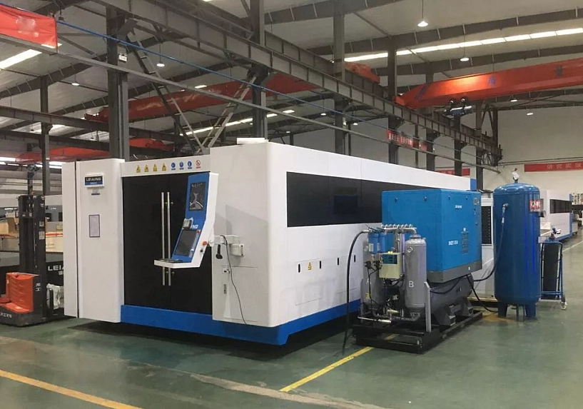 Senfeng SF6025H5 – сверхмощный станок лазерной резки металла с защитой кабинетного типа и системой сменных столов. Особо прочная станина и серводвигатели высокой мощности. Рабочее поле 6000х2500 мм. Мощность 12-100 кВт.