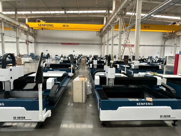 Senfeng SF3015N – лазерный станок резки металла открытого типа. Рабочее поле 3000х1500 мм. Мощность от 1,5 до 6 кВт.