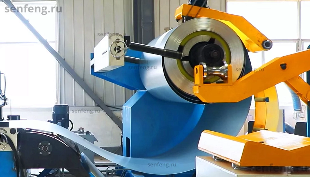 Senfeng SF1503CH – автоматизированный комплекс лазерной резки с рулонной подачей и кабинетной защитой. Толщина рулонного материала – до 3 мм, ширина – до 1500 мм. Мощность излучателя – от 3 до 6 кВт.