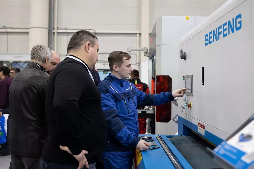 Senfeng SFD1000 - автоматический широколенточный шлифовальный станок для листового металла, ширина заготовки 1000 мм